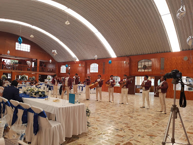 Salon De Eventos Especiales "los Pinos"